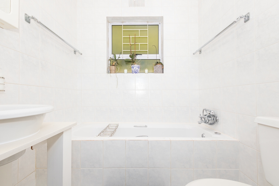 3 Bedroom Property for Sale in The Crest Western Cape